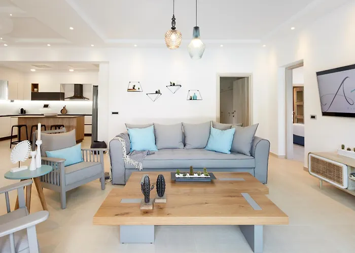 Vila Almyriki Monolithos