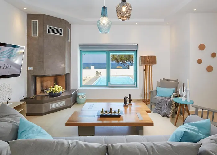 Almyriki * Monolithos (Santorini)