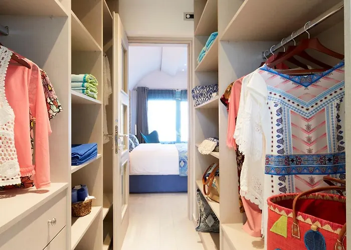 Almyriki * Monolithos (Santorini)