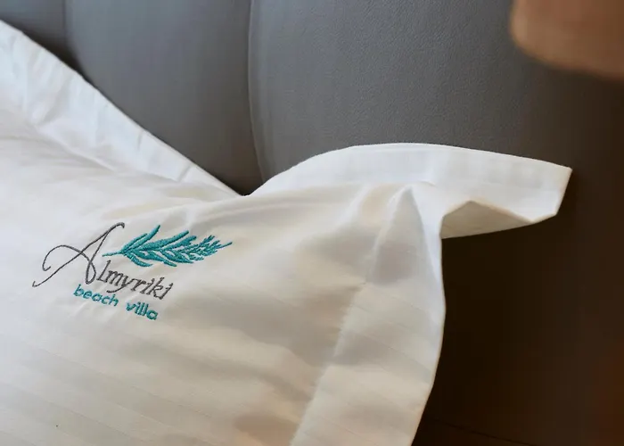 Almyriki * Monolithos (Santorini)