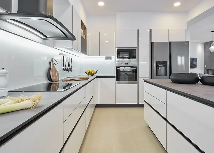 Almyriki * Monolithos